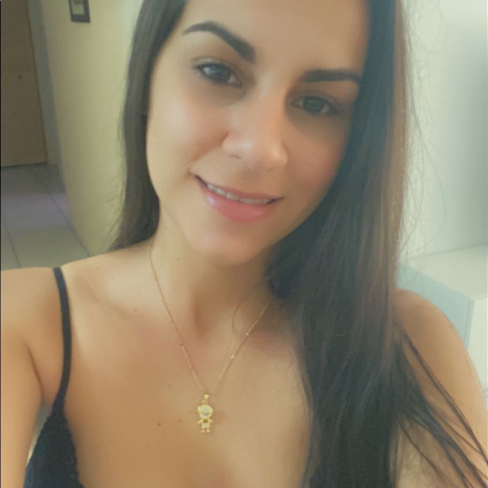Meet your Posher, Claudia